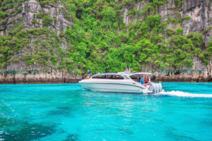 Why Working with a Used Boat Broker in South Florida Saves Time and Money
