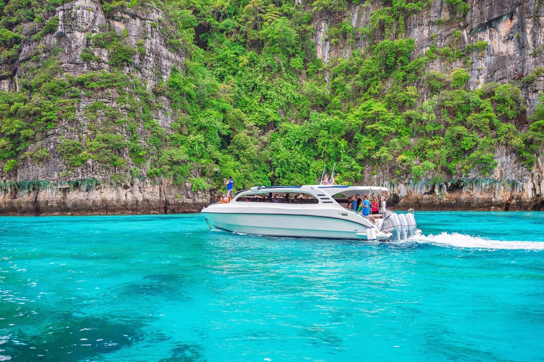 Why Working with a Used Boat Broker in South Florida Saves Time and Money